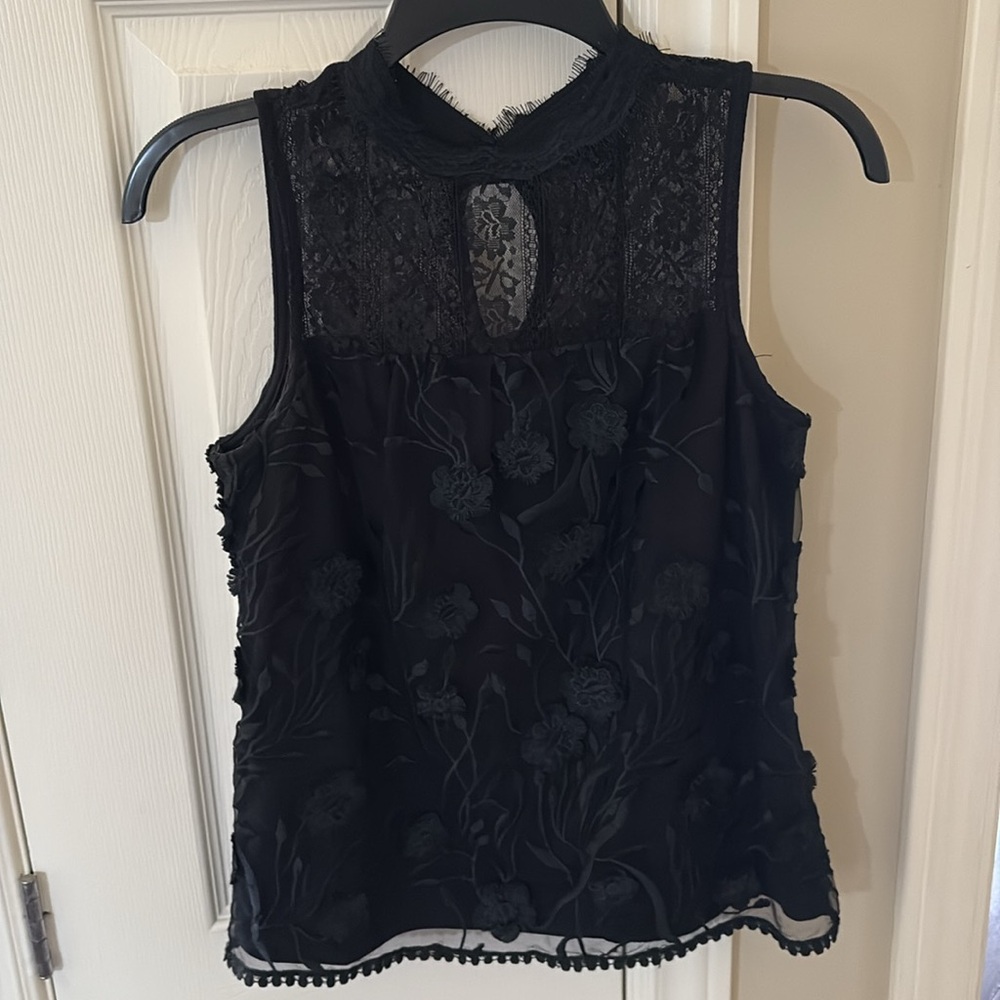 Adiva Black Sleeveless Lace Blouse with Floral Design